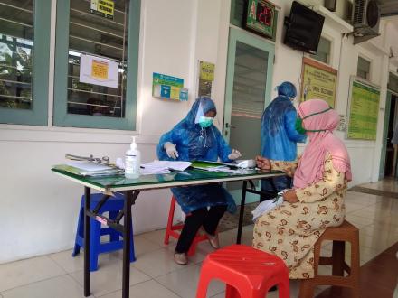 PEMISAHAN PELAYANAN PASIEN DENGAN GEJALA DEMAM,BATUK DAN FLU DI PUSKESMAS PUNDONG